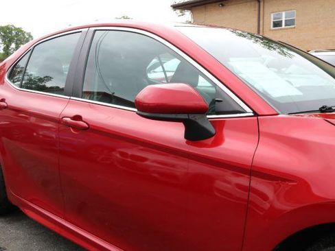 Used 2021 Toyota Camry SE FWD image 3