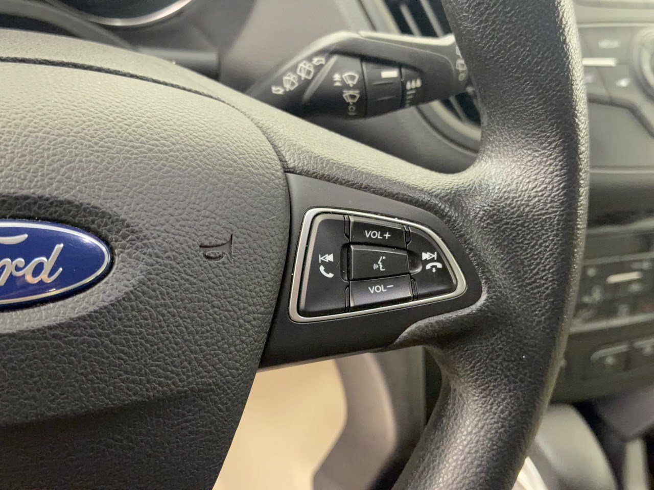 Used 2018 Ford Escape SE FWD image 19