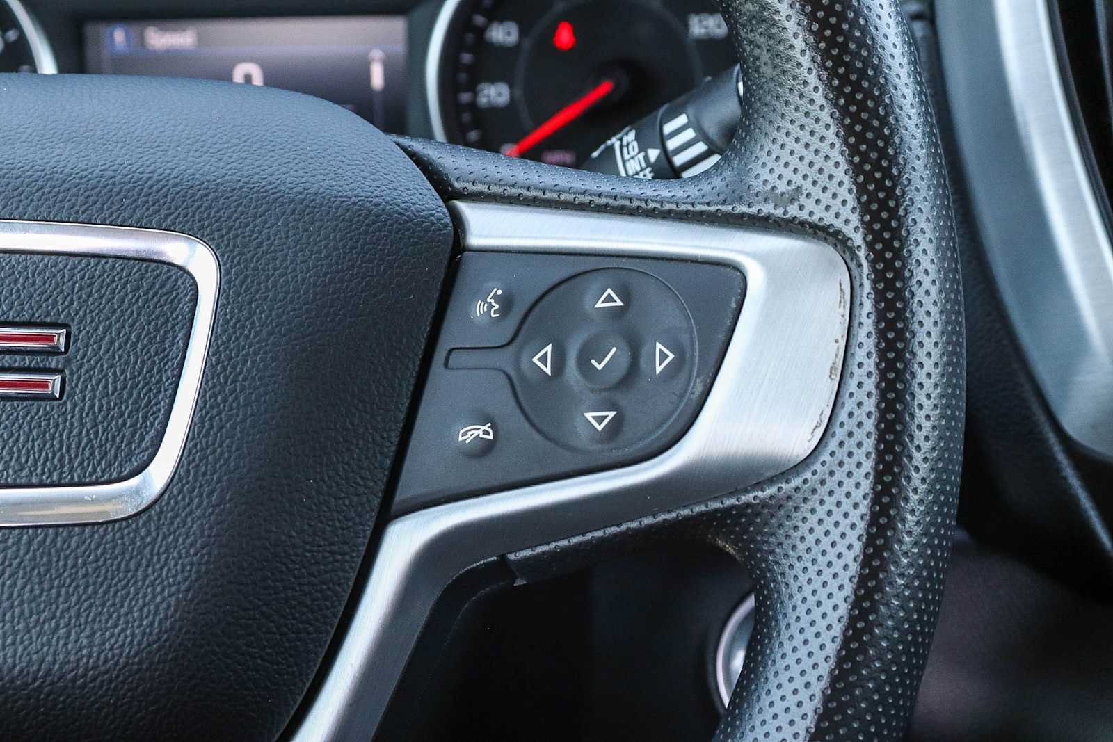 Used 2024 GMC Terrain SLE AWD/4WD image 23
