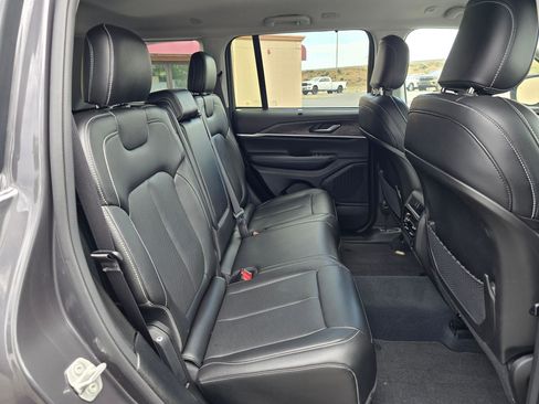Used 2023 Jeep Grand Cherokee Limited w/ Luxury Tech Group II AWD/4WD image 14
