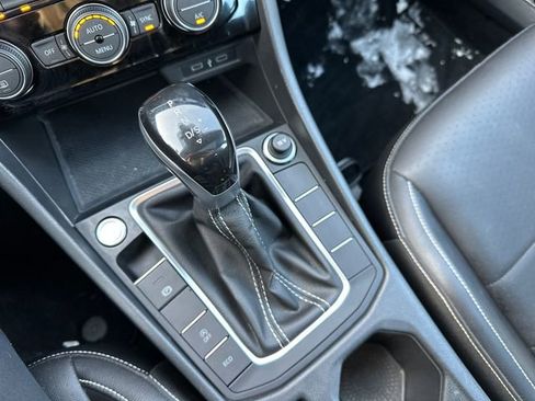 Used 2023 Volkswagen Jetta SE w/ Panoramic Sunroof Package image 23