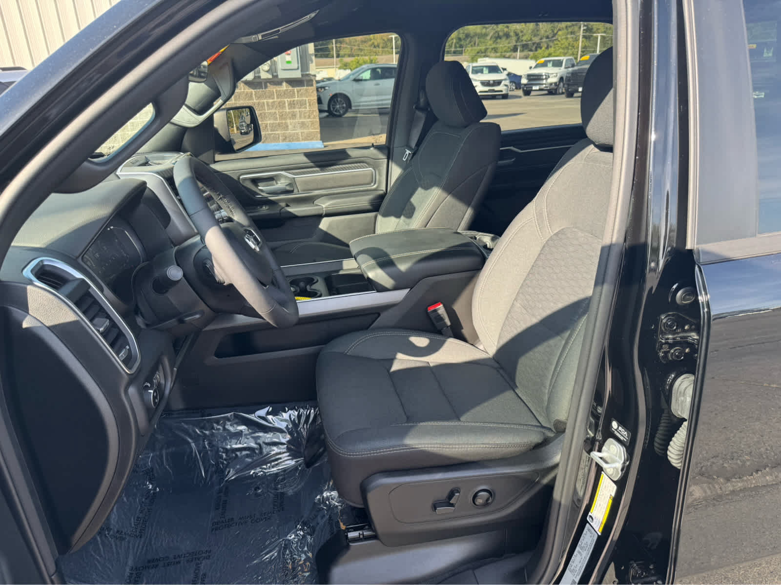Used 2025 RAM 1500 Big Horn AWD/4WD image 11