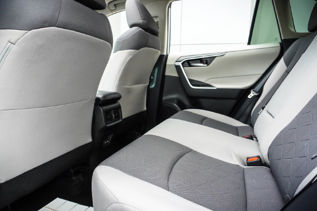 Used 2022 Toyota RAV4 XLE w/ Convenience Package FWD image 15