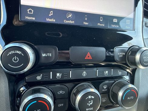 Used 2024 RAM 1500 Laramie image 34