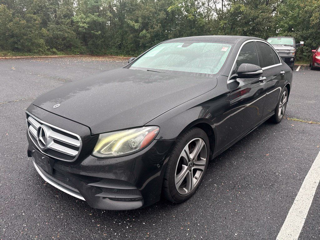 Used 2018 Mercedes-Benz E 300 4MATIC image 2
