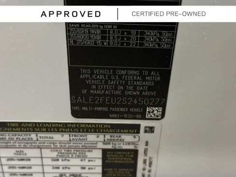 Used 2025 Land Rover Defender 130 X-Dynamic SE AWD/4WD image 29