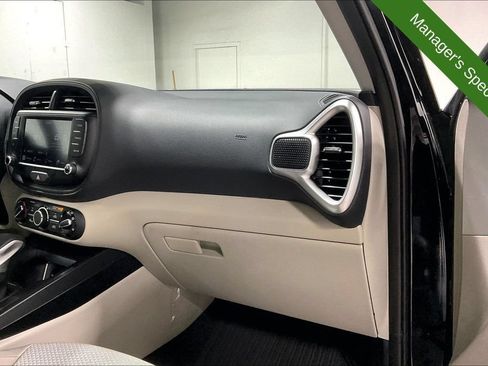 Used 2025 Kia Soul LX w/ LX Technology Package FWD image 19