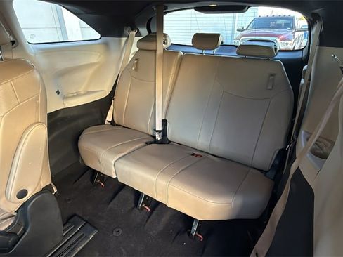 Used 2023 Toyota Sienna XLE image 15