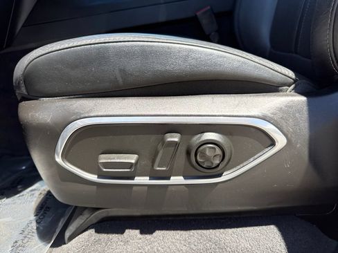 Used 2024 Jeep Wagoneer L Series II w/ Flexible Seating Group RWD image 7