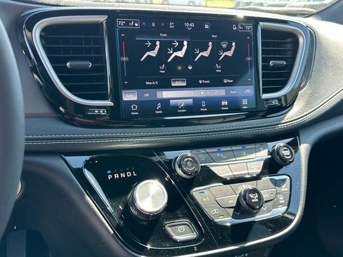 New 2027 Chrysler Pacifica Select AWD/4WD image 19