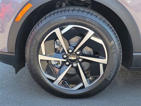 New 2026 Chevrolet Equinox EV LT image 24