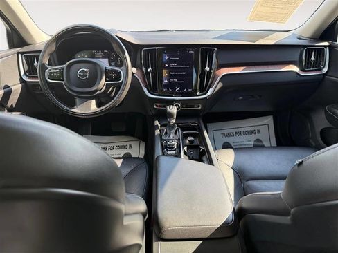 Used 2021 Volvo S60 T5 Momentum image 10