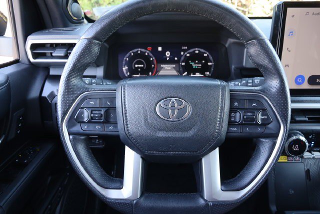 Used 2025 Toyota 4Runner Limited AWD/4WD image 12