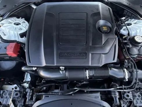 Used 2019 Jaguar XE Premium RWD image 9