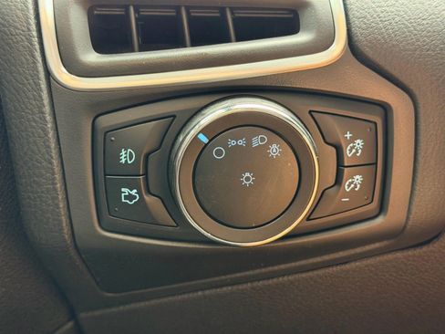 Used 2014 Ford Focus Titanium FWD image 21