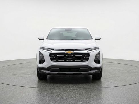 Used 2025 Chevrolet Equinox LT FWD image 2