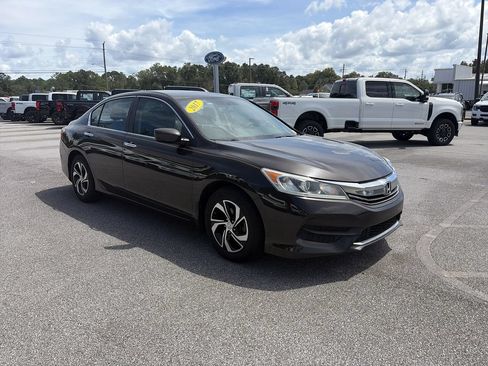 Used 2017 Honda Accord LX image 9