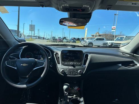 Used 2025 Chevrolet Malibu LT FWD image 13
