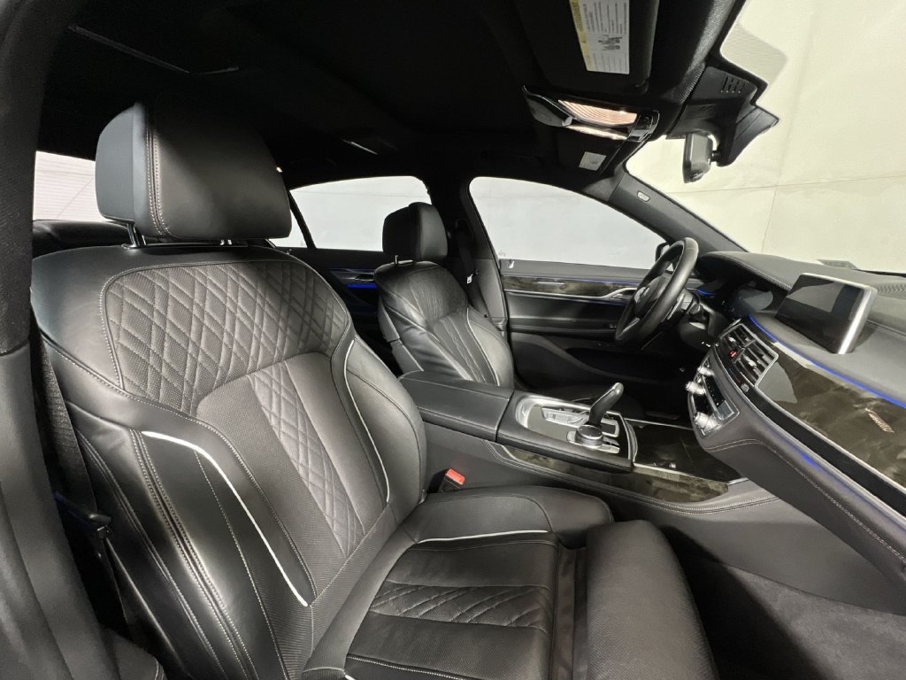 Used 2022 BMW 750i xDrive w/ M Sport Package AWD/4WD image 27