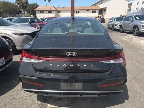 Used 2025 Hyundai Elantra SEL FWD image 5