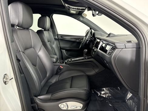 Certified 2025 Porsche Macan image 24