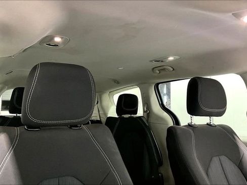 Used 2022 Chrysler Voyager LX image 29