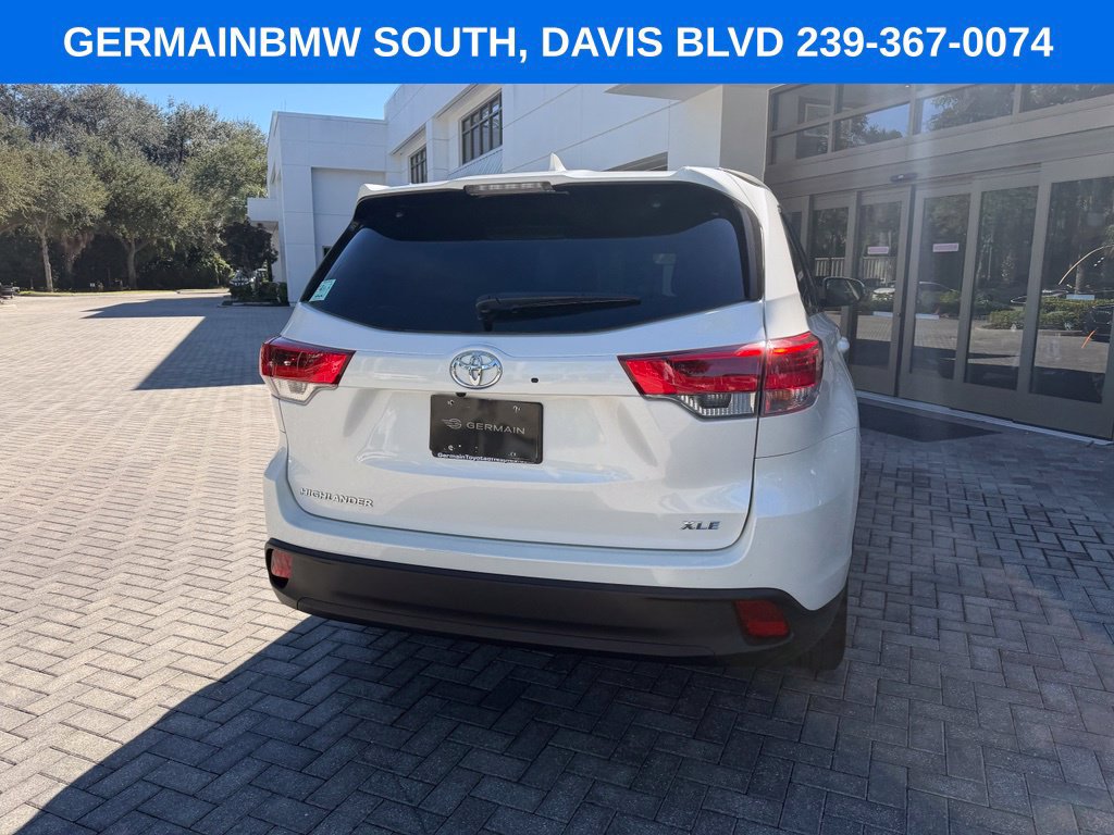 Used 2019 Toyota Highlander XLE FWD image 14