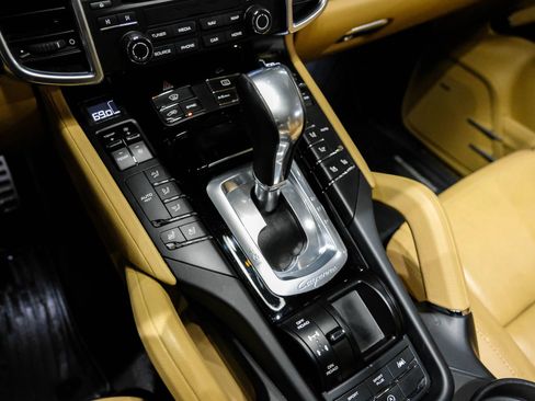Used 2018 Porsche Cayenne S image 25