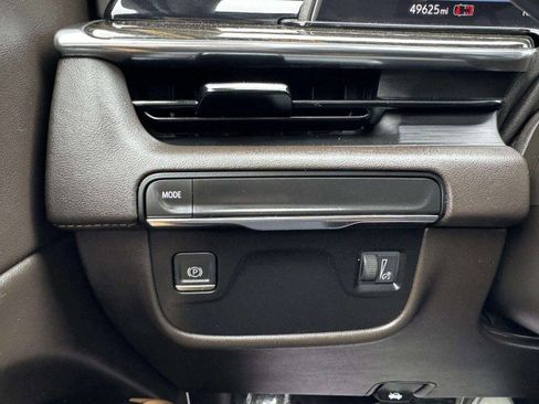 Used 2021 Cadillac Escalade Premium Luxury image 23