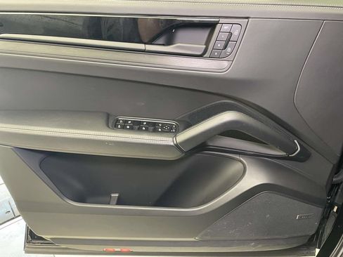 Certified 2025 Porsche Cayenne GTS AWD/4WD image 34