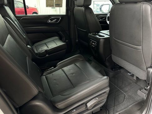 Used 2021 Chevrolet Suburban Z71 w/ Luxury Package AWD/4WD image 19