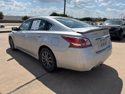 Used 2015 Nissan Altima 2.5 S w/ Sport Value Package FWD image 5