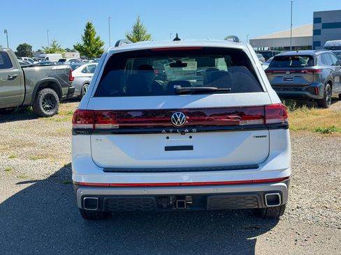 New 2026 Volkswagen Atlas Peak Edition AWD/4WD image 10