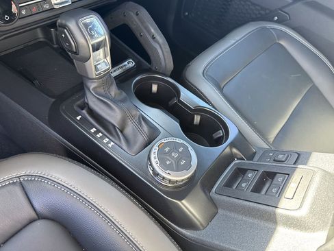 New 2025 Ford Bronco Outer Banks w/ Sasquatch Package AWD/4WD image 30