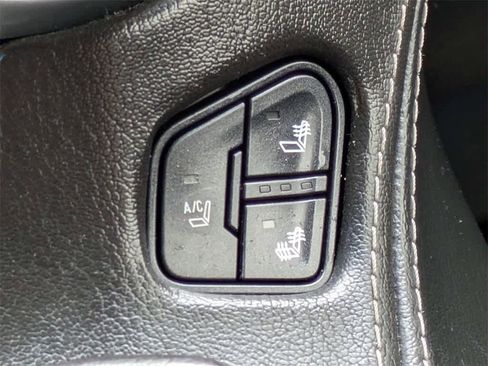 Used 2015 Chevrolet Suburban LTZ image 32