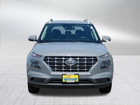 Used 2021 Hyundai Venue SEL FWD image 2