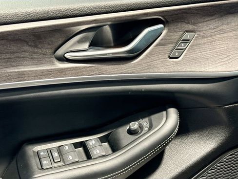 Used 2024 Jeep Grand Cherokee Limited w/ Trailer Tow Package image 18