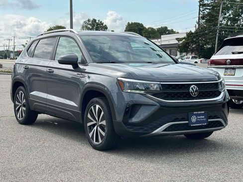 Used 2022 Volkswagen Taos SE AWD/4WD image 2