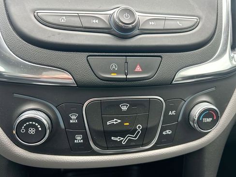 Used 2023 Chevrolet Equinox LS FWD image 22