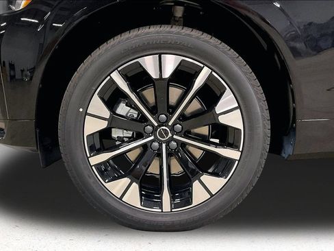 New 2027 Volvo XC60 B5 Plus AWD/4WD image 13