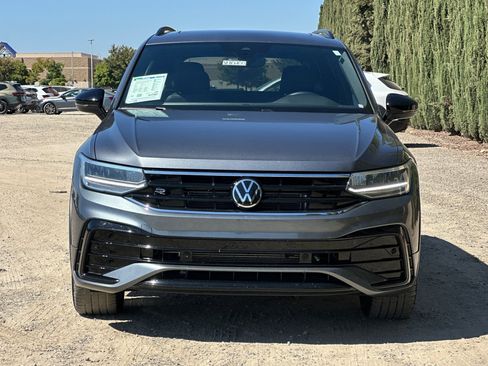 Certified 2024 Volkswagen Tiguan SE R-Line image 9