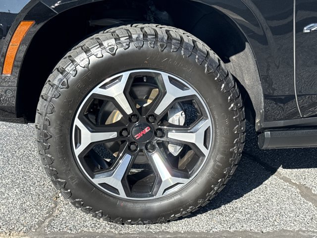 Used 2025 GMC Yukon XL AT4 w/ AT4 Premium Plus Package AWD/4WD image 14