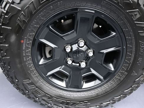 Used 2023 Jeep Gladiator Mojave image 42