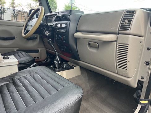 Used 2005 Jeep Wrangler Unlimited image 26