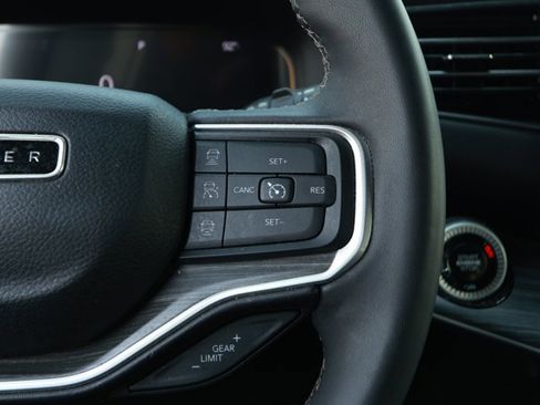 Used 2024 Jeep Wagoneer L Series II image 14