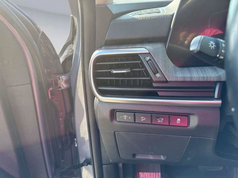 Used 2024 Kia Telluride EX w/ EX Captain's Chair Package image 39