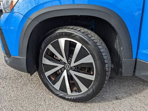Certified 2022 Volkswagen Taos SE image 36