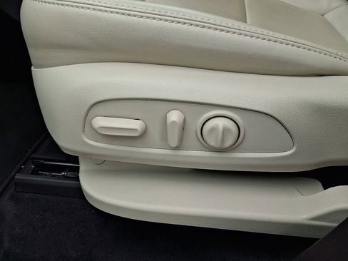 Certified 2023 Buick Enclave Essence FWD image 28