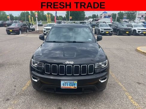 Used 2020 Jeep Grand Cherokee Laredo AWD/4WD image 2