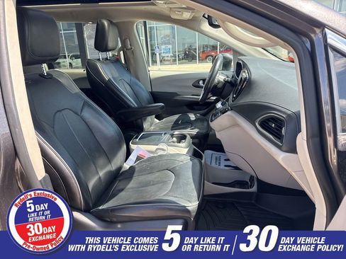 Used 2020 Chrysler Pacifica Limited FWD image 27